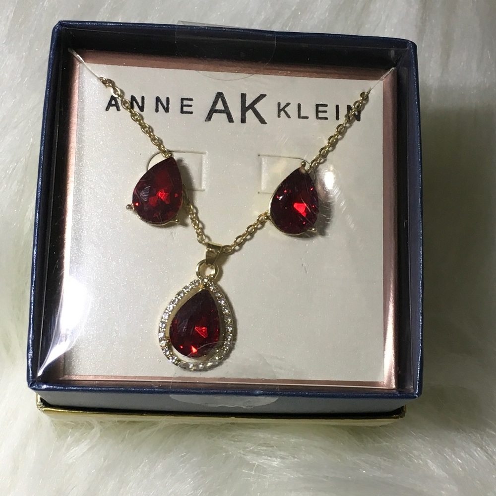 ❤️NWOT Anne Klein ruby red necklace set ❤️